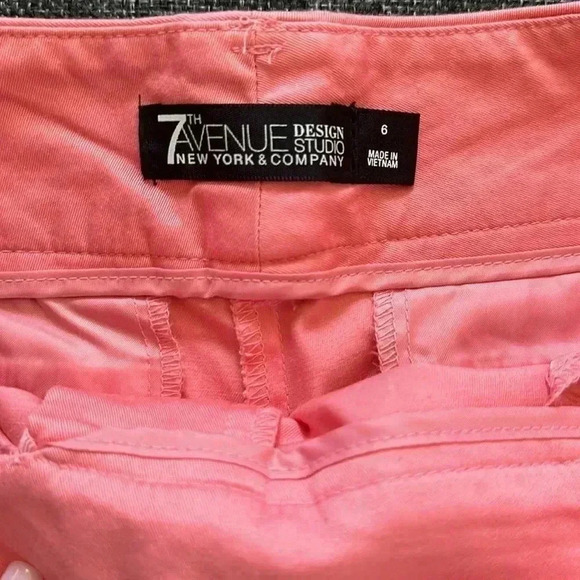 Size 6 pink New York & Co shorts 4” inseam - Picture 3 of 5
